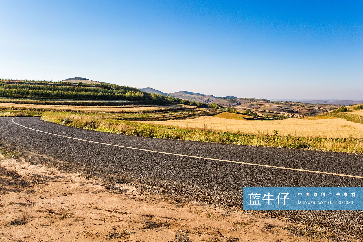 河北草原天路风光