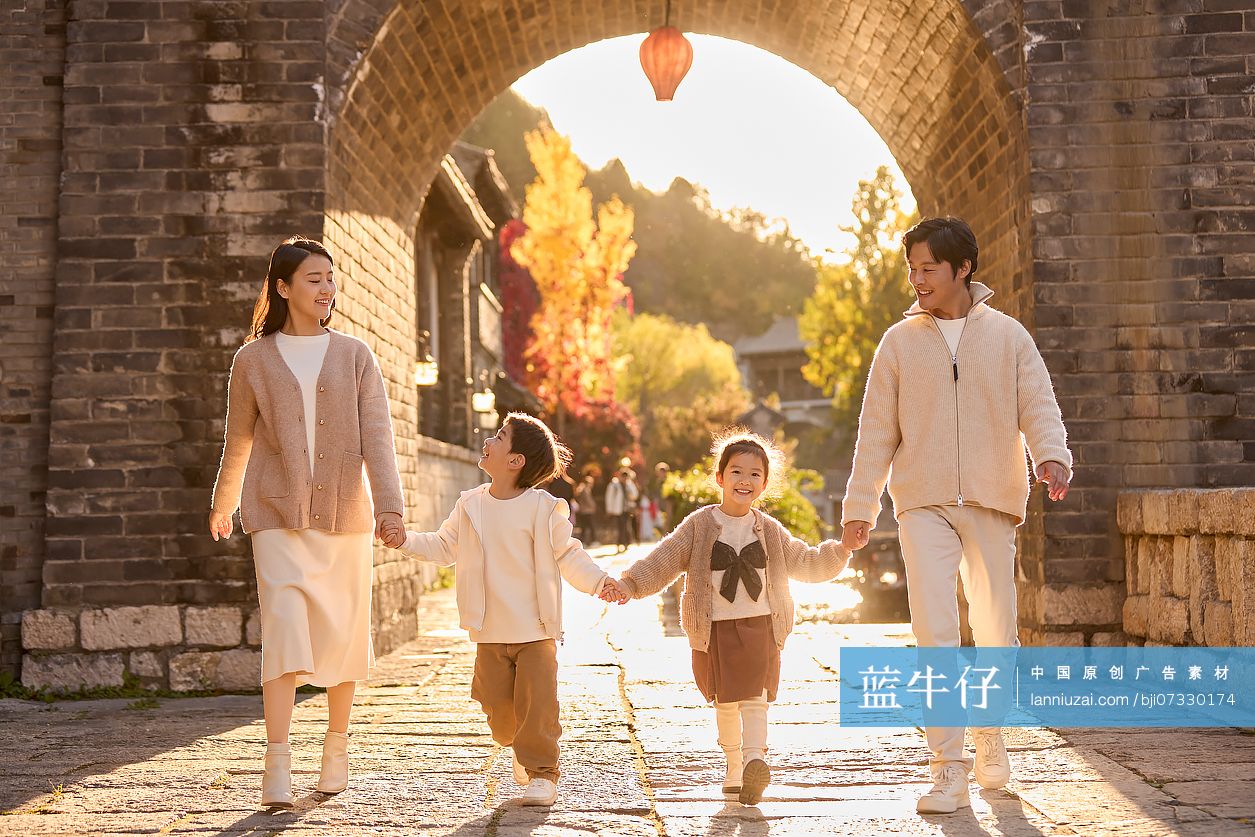 快乐一家人外出游玩