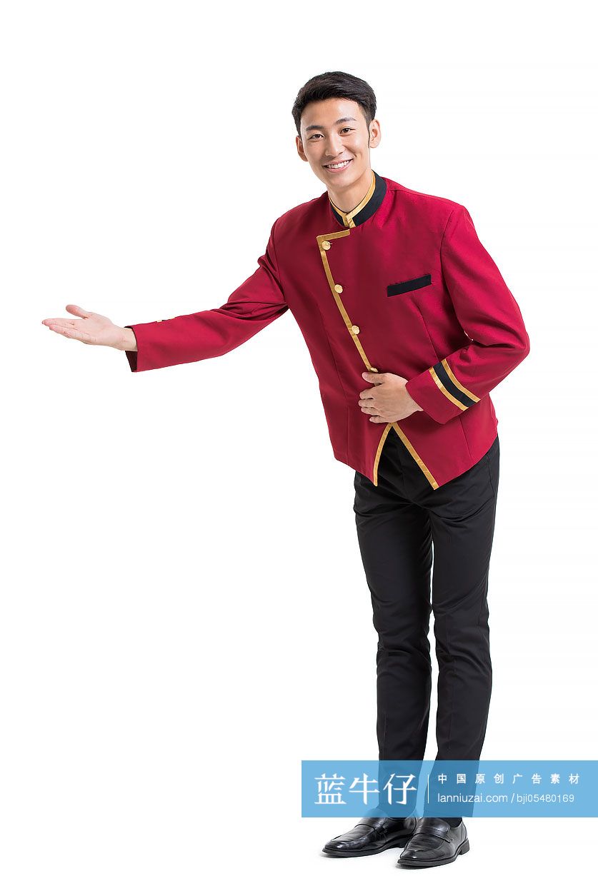 酒店门童做出欢迎手势