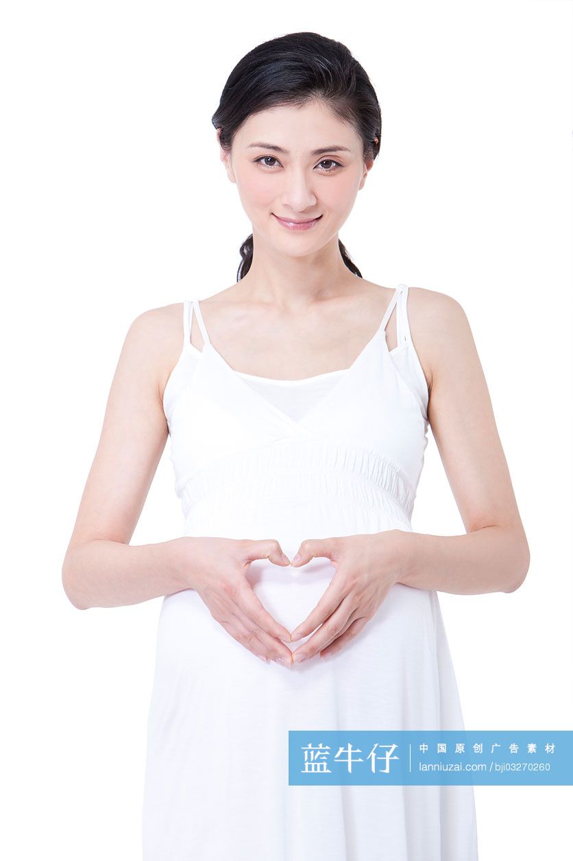 孕妇做心型手势