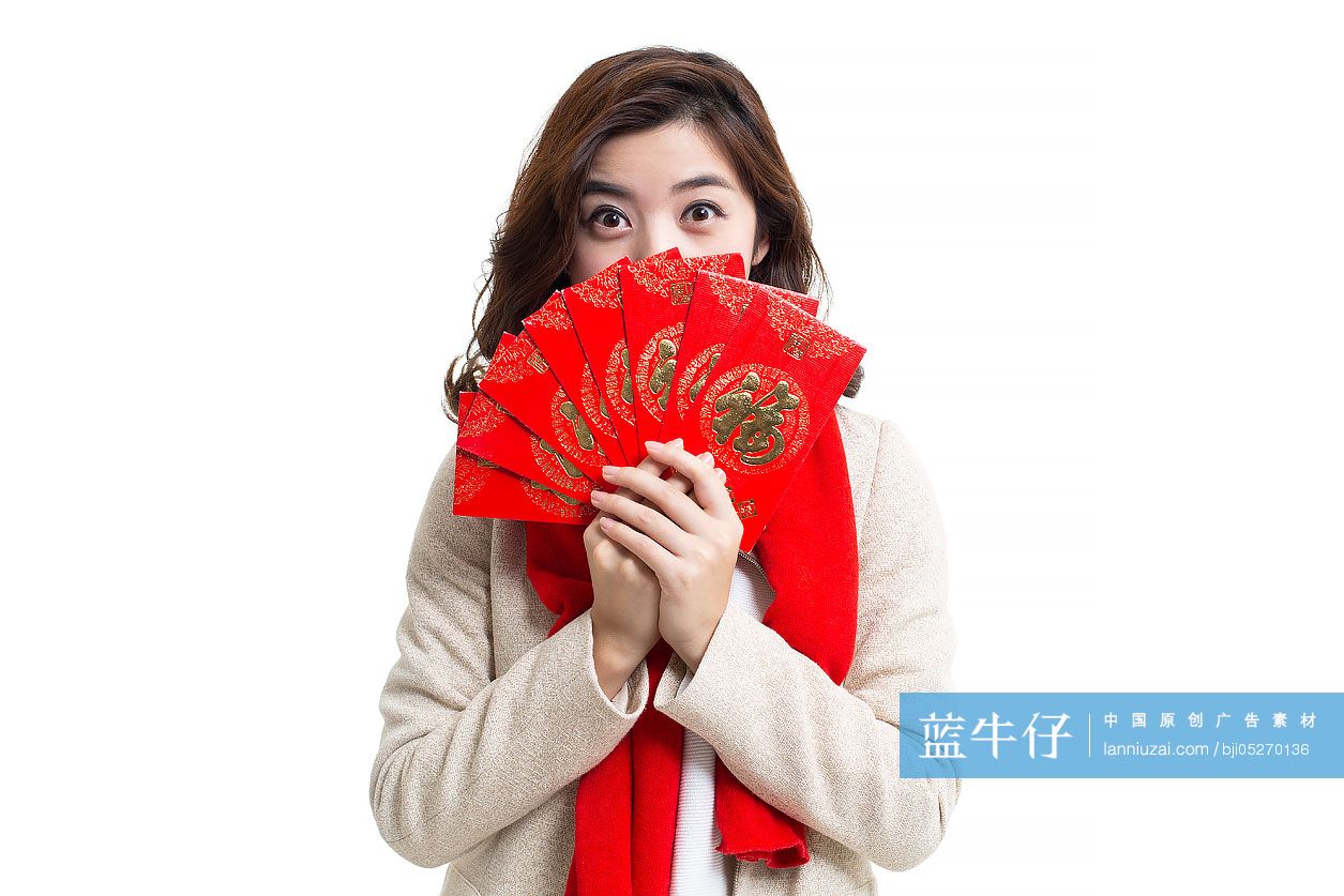 快乐的年轻女士手拿红包
