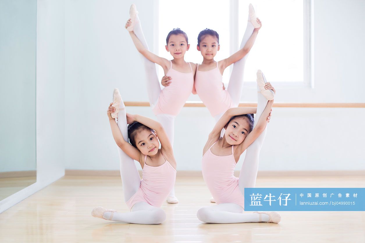 小女孩们跳芭蕾