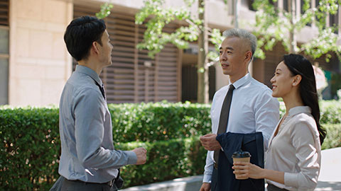 Cheerful Chinese business people having a meeting outdoors,4K