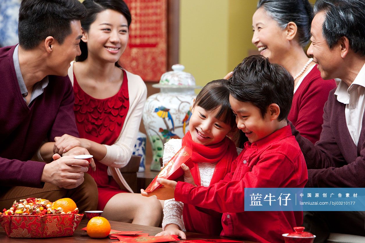 快乐家庭新年写书法