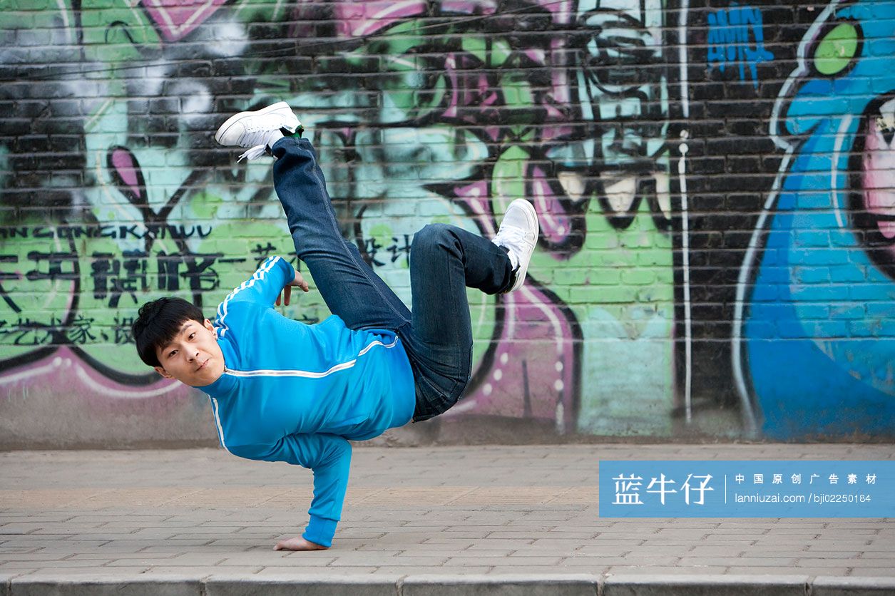 时尚Hip-hop青年跳街舞