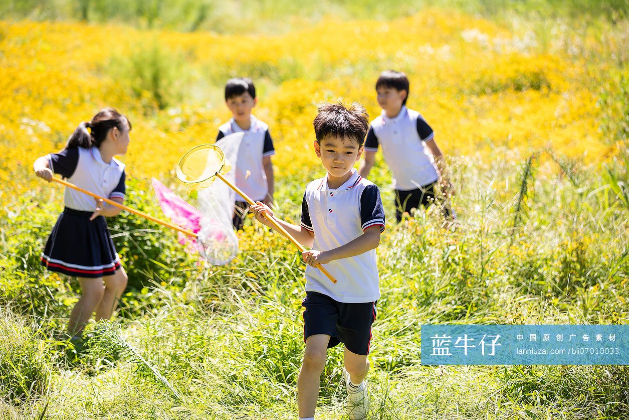 快乐的小学生春游