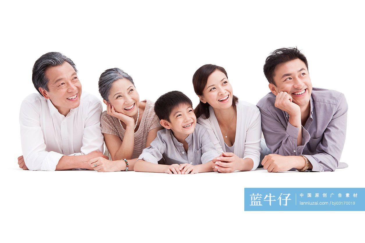 快乐一家人趴在地上看远方-蓝牛仔影像-中国原创广告影像素材