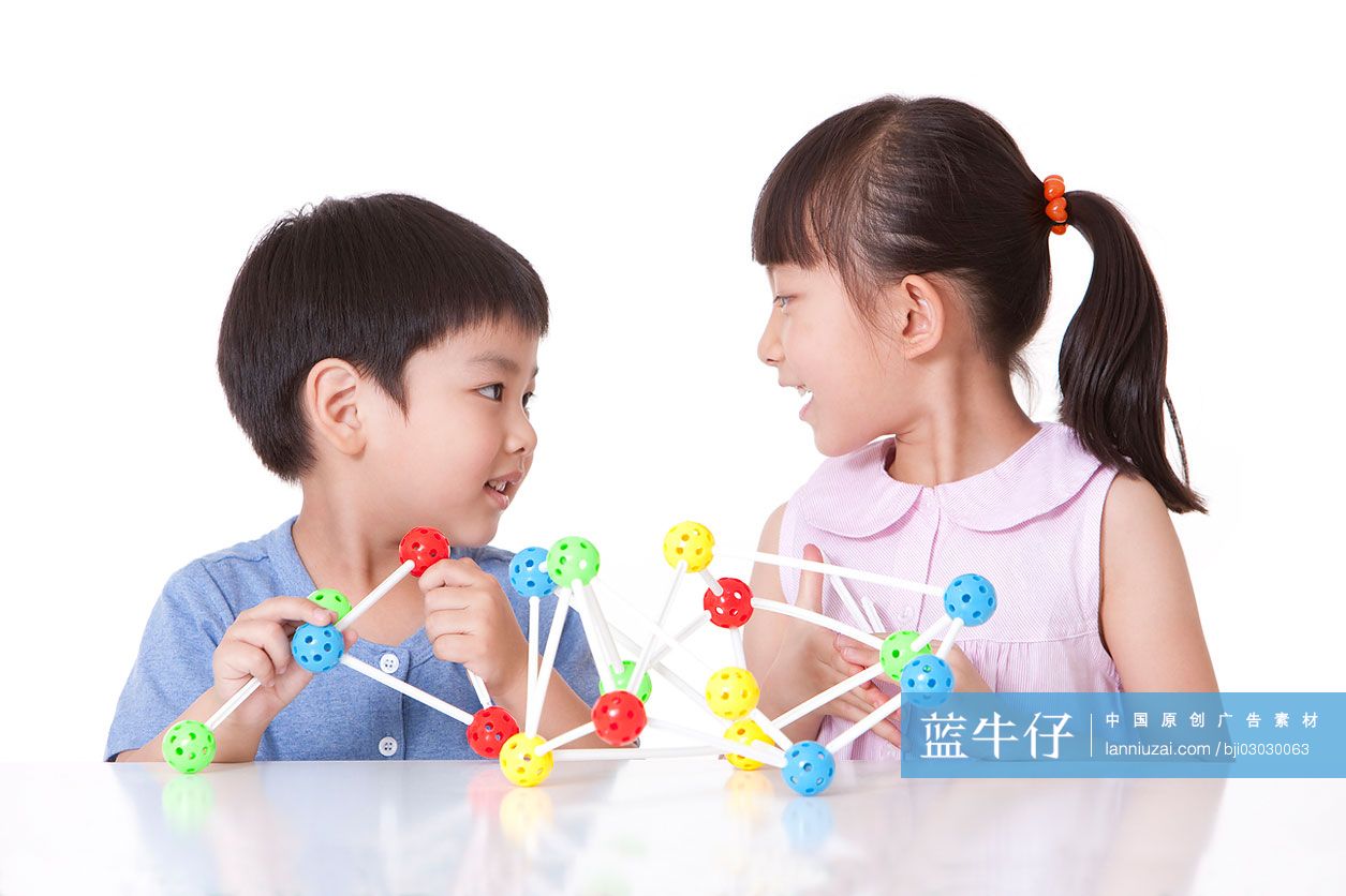 男孩女孩玩万象球