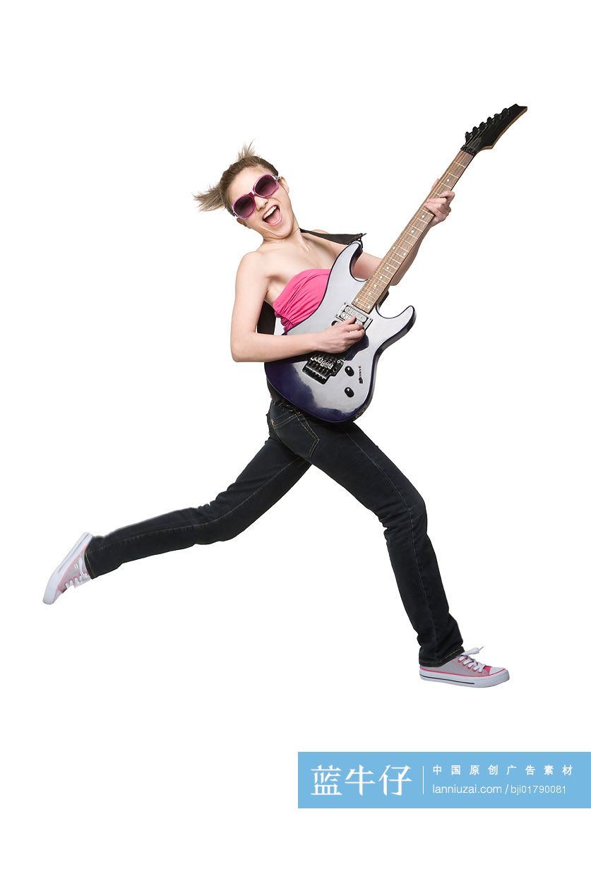 充满活力的年轻人弹吉他