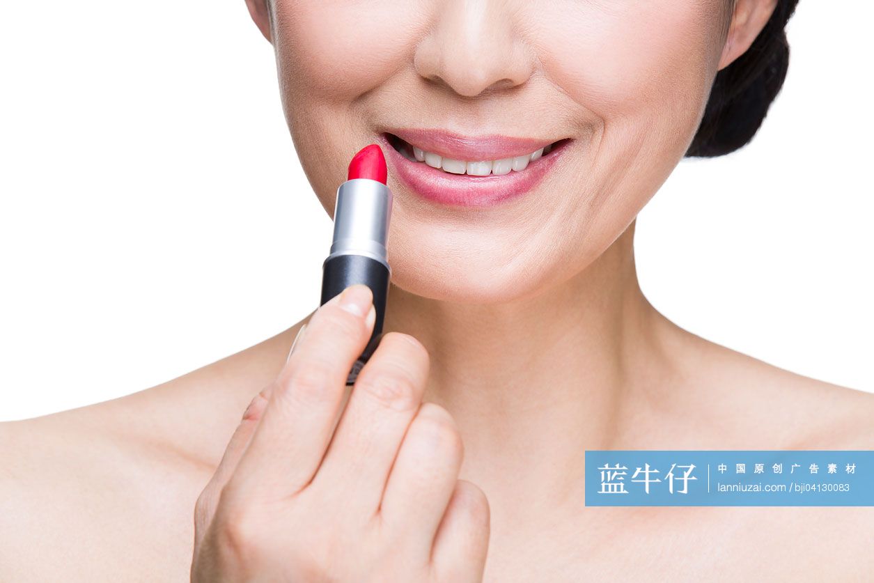 中年美女与口红