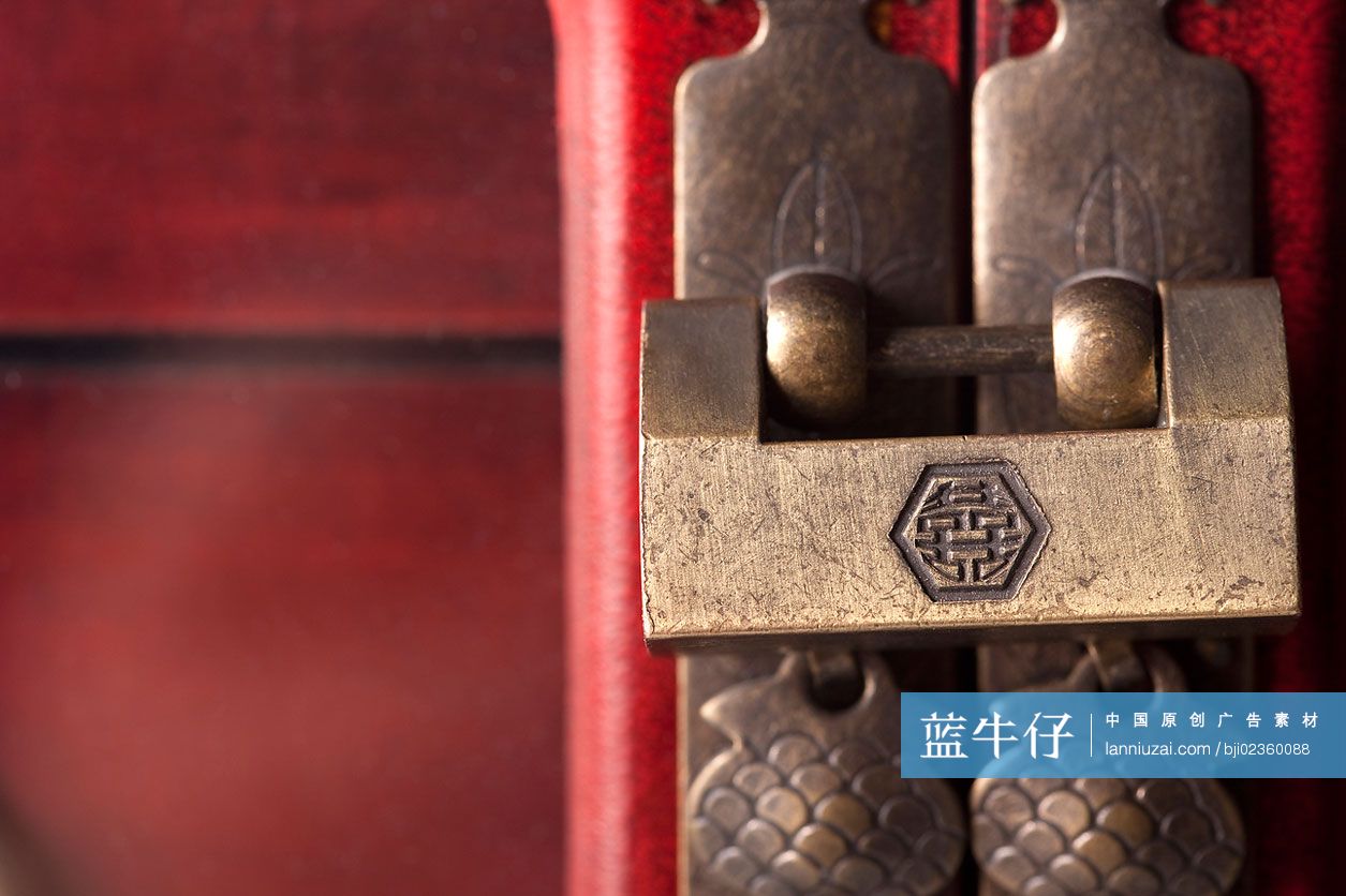 铜锁特写
