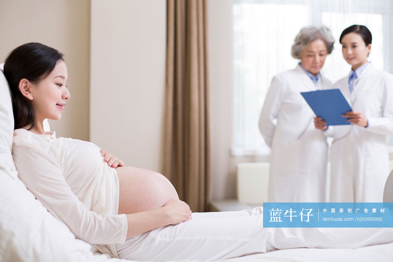 孕妇在医院病房-蓝牛仔影像-中国原创广告影像素材