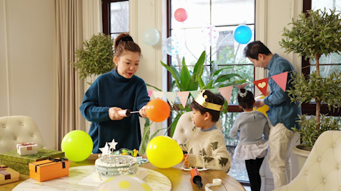 快乐家庭开生日派对