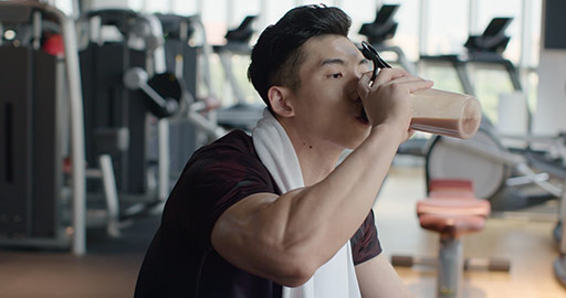 Young Chinese man taking a break from workout at gym,4K