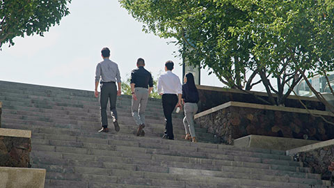 Chinese business people walking outdoors,4K