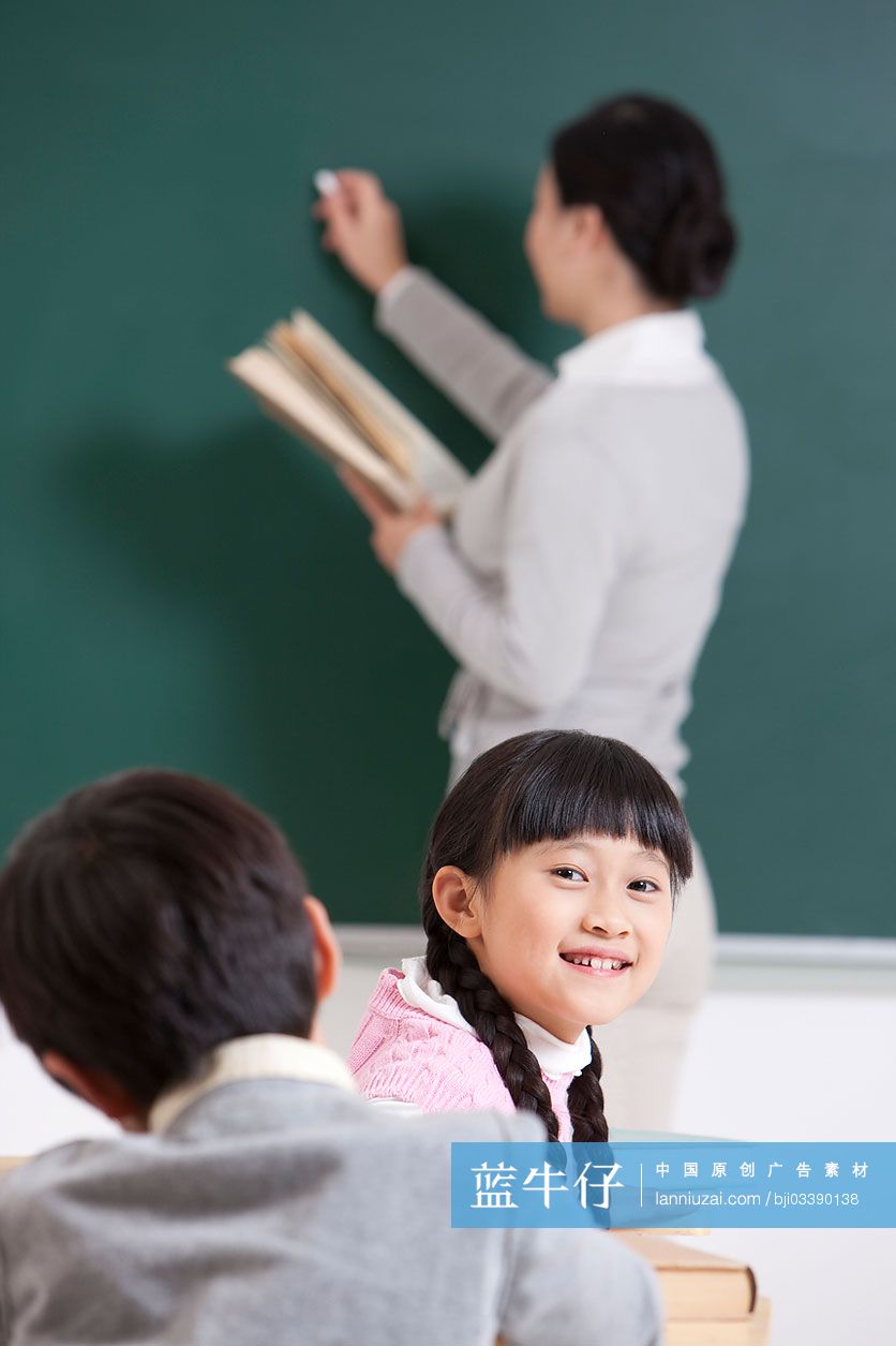 小学生上课