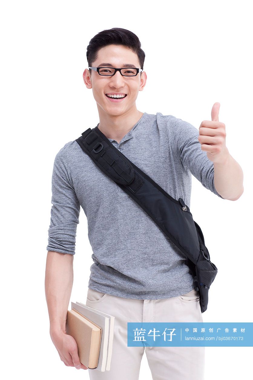 大学男生竖大拇指