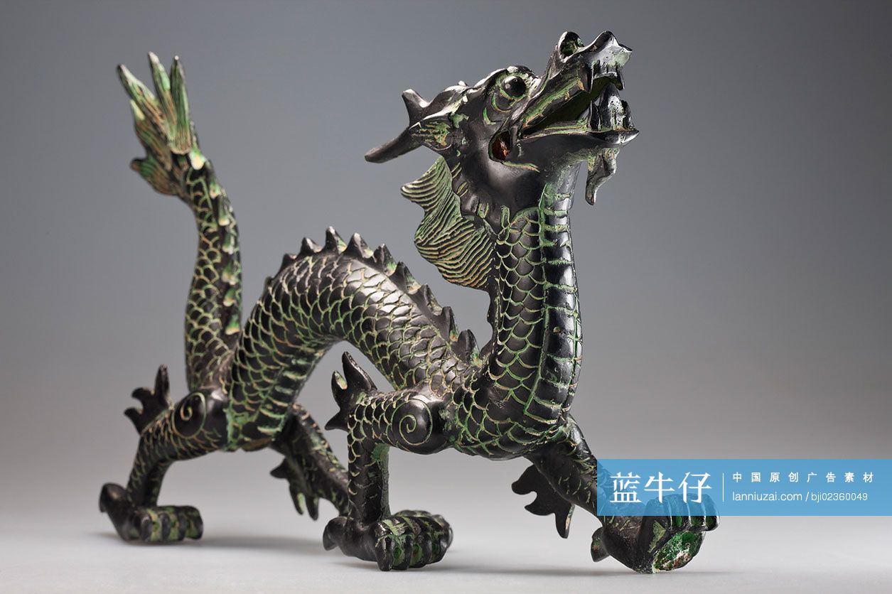 青铜制龙雕塑
