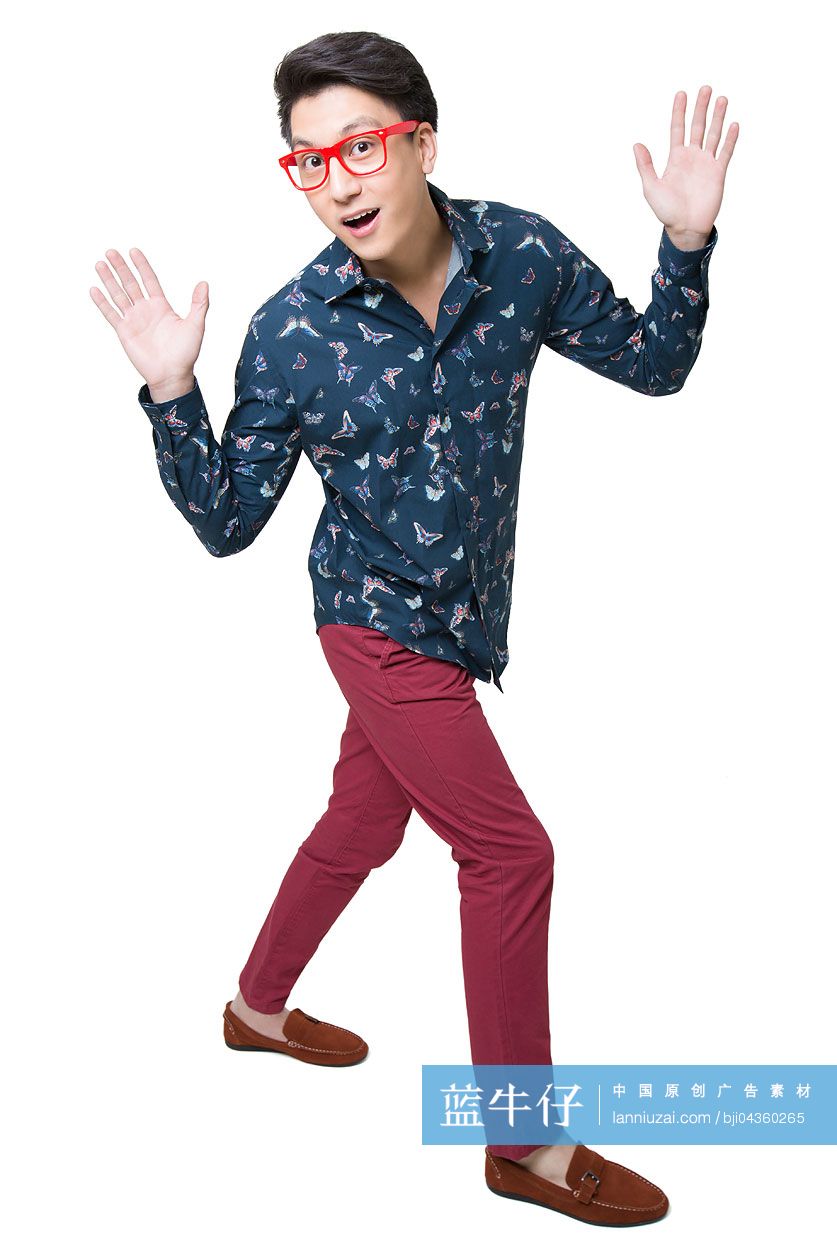 快乐的年轻男子