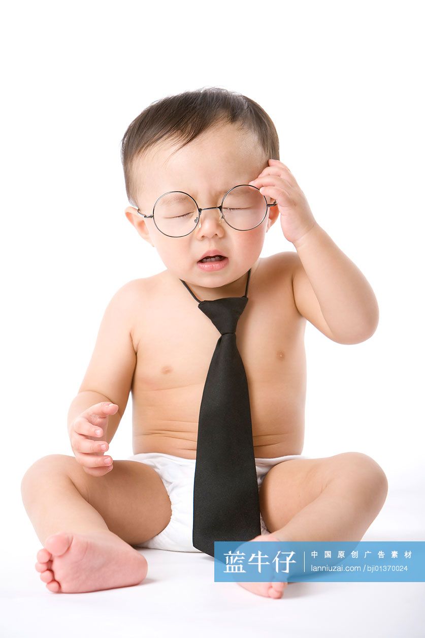 戴着眼镜和领带的婴儿