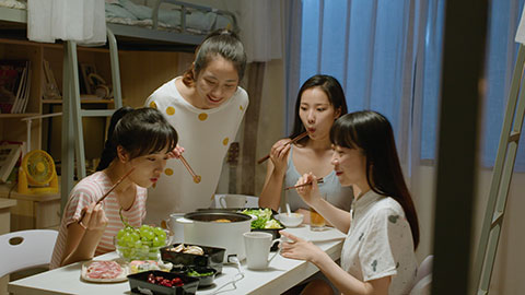 Young Chinese university students having chaffy dish in dormitory,4K